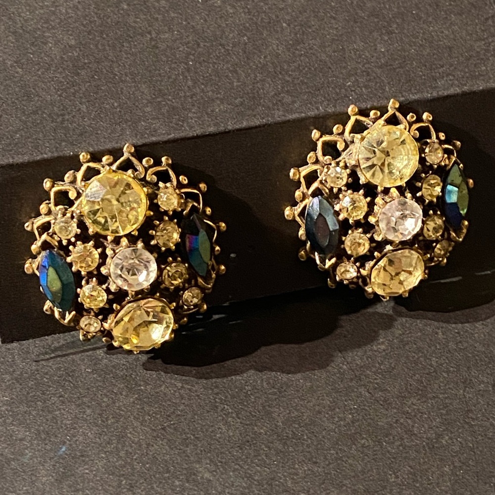 Vintage Gold & Crystal Filigree Clip Earrings - Picture 5 of 7